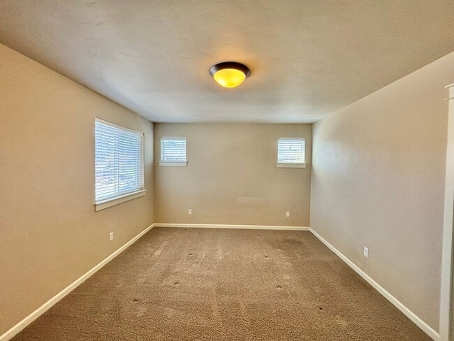Building Photo - 2965 Yew Park Ln