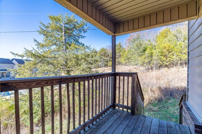 Building Photo - 4 Bedroom 2.5 Bath Townhome near Centennial Park!