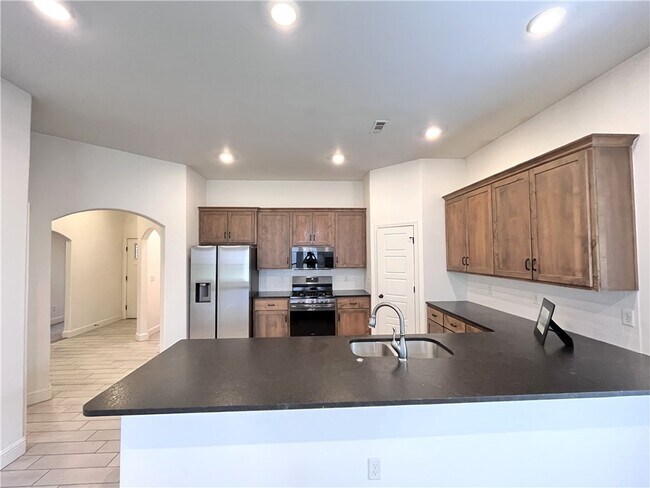 Building Photo - 5909 NW Reynolds St