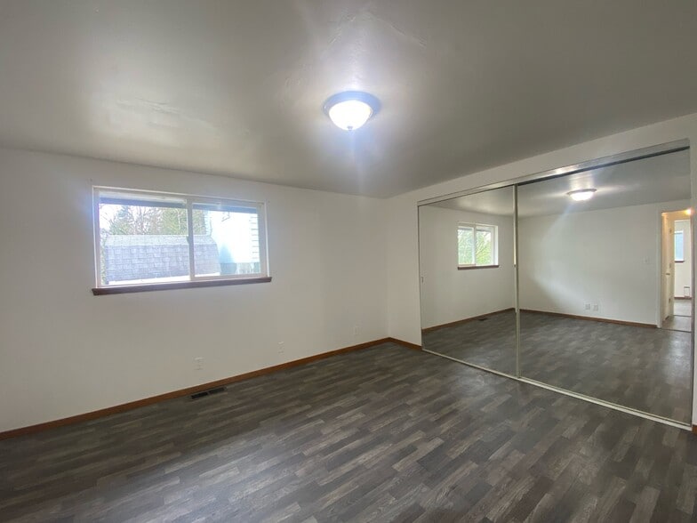 Unit 1 Bedroom - 11636 59th Ave S