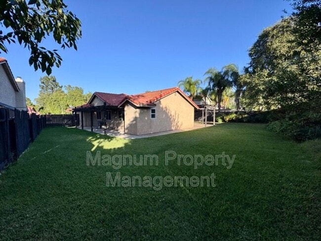 Building Photo - 45627 Clubhouse Dr
