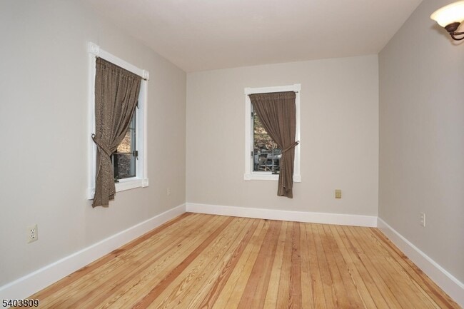 Building Photo - 140 Cupsaw Dr