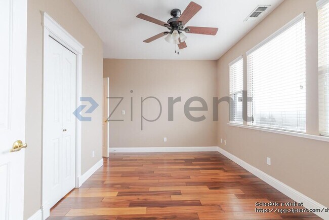 Building Photo - 4042 Plateau Cir