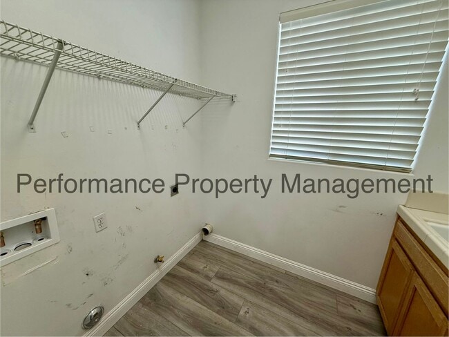 Building Photo - Stunning 4 Bed/3 Bath NW Bakersfield Home w/ Pool, RBP & Security Deposit Alternative Option