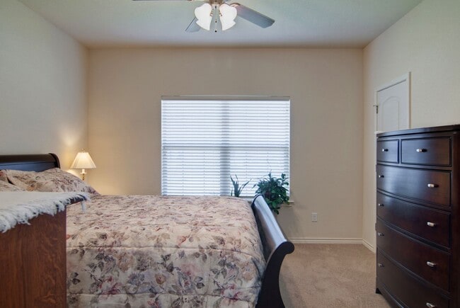 Building Photo - AUGUST 2026 Pre-Lease in Aggie Acres!