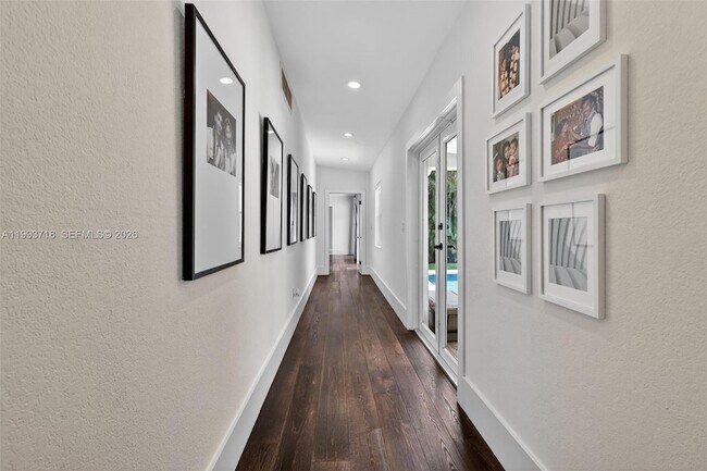 Building Photo - 3258 Riviera Dr