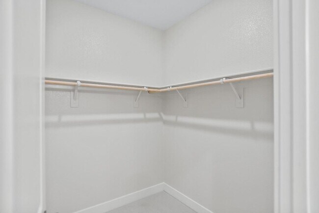 Building Photo - 587 Redberry Wy