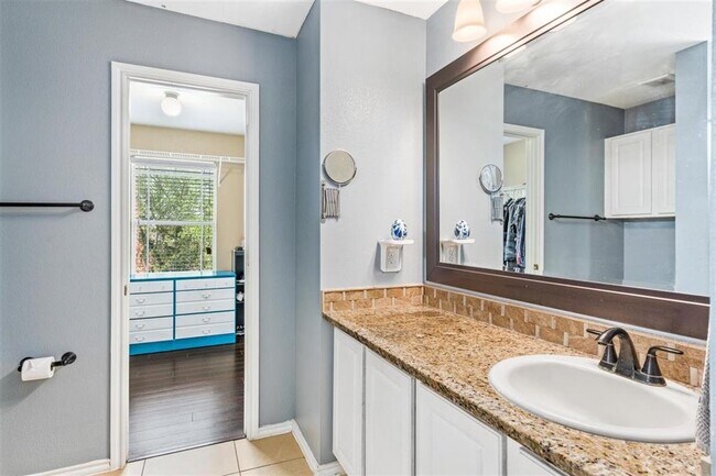 Building Photo - 220 Wegstrom St