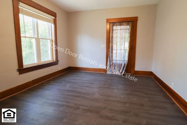Building Photo - 302 S Walsh St