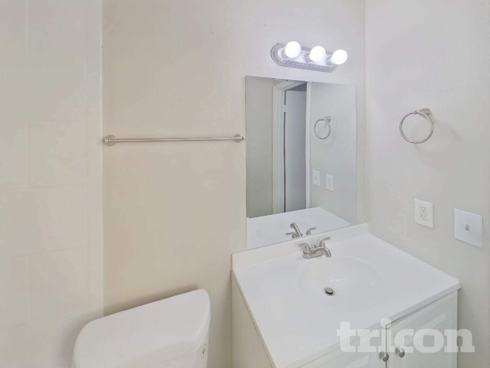 Building Photo - 902 Check Pl