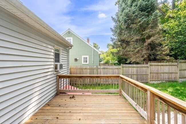 Building Photo - 26 Martell Rd