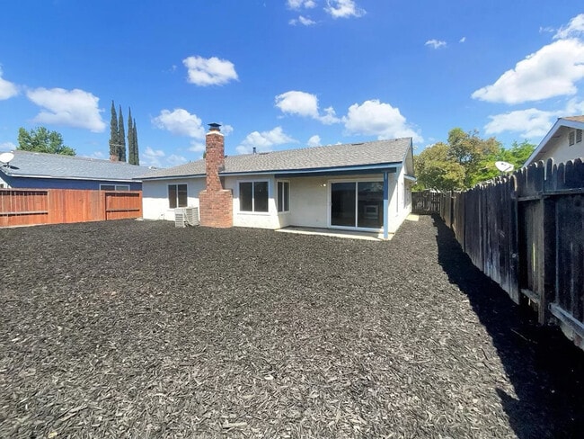 Building Photo - 3023 Rosemont Dr