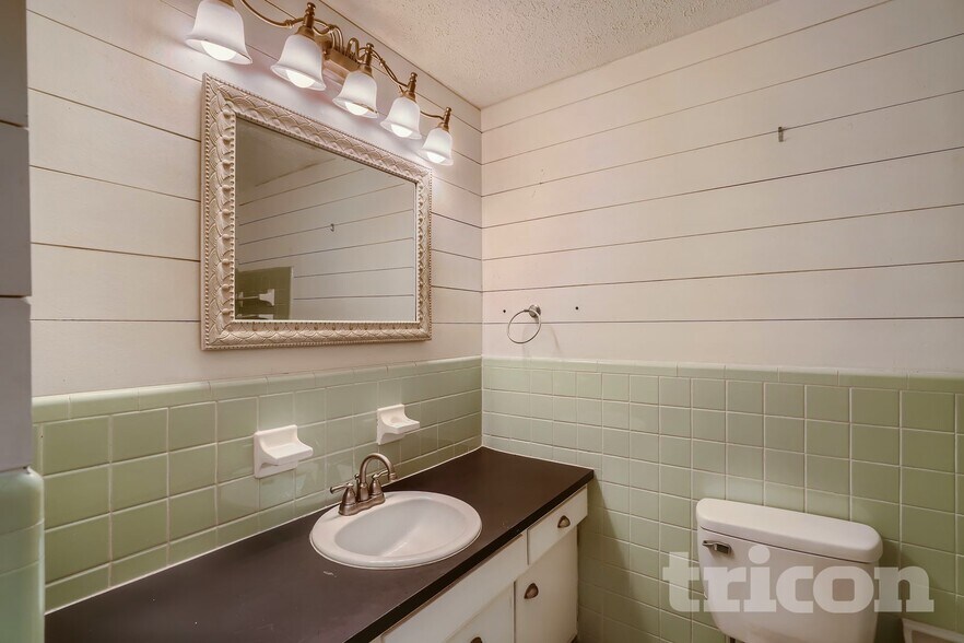 Building Photo - 2054 North Rd SW