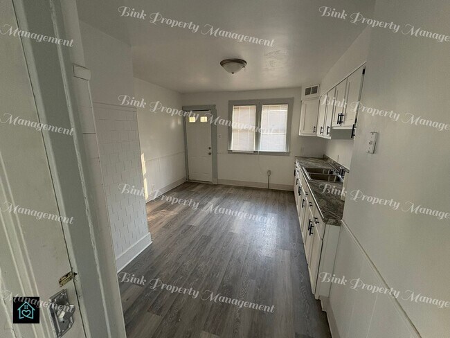 Building Photo - 17390 Waltham St