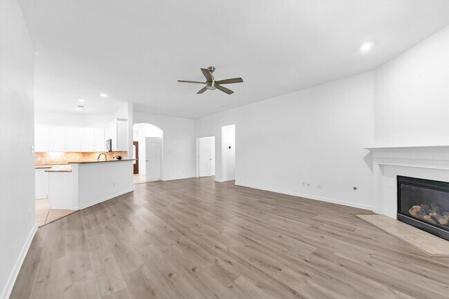 Building Photo - 14823 Yellow Begonia Dr