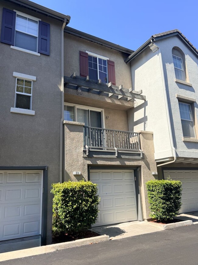 Building Photo - 23 Tulare Dr