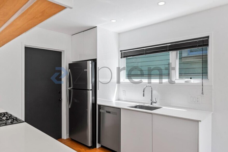 Building Photo - Unit 905