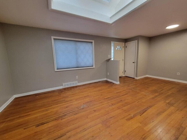 Building Photo - 137 Rosemont Dr