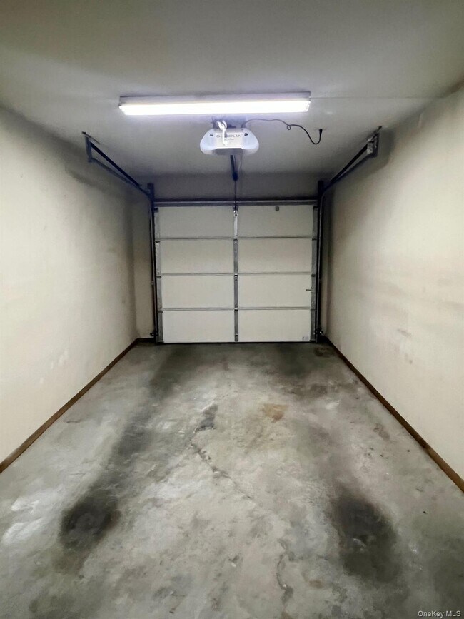 Building Photo - 3917 Whispering Hills Dr