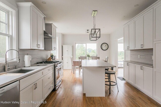 Building Photo - 29 Le Grand Ave