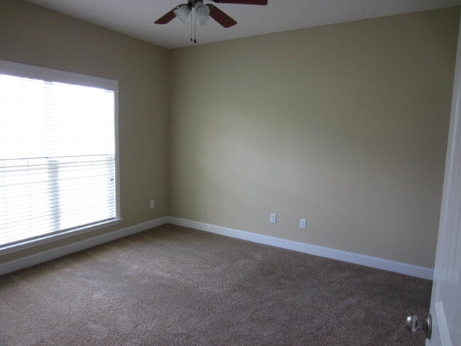 Building Photo - 2Bedroom/2Bath Duplex in North Lowndes