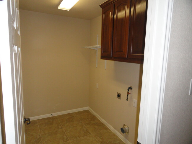 Building Photo - 10024 Lisi Anne Dr