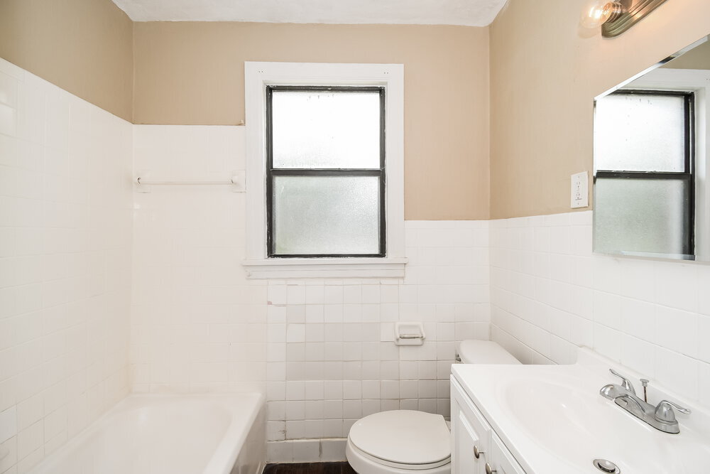 Building Photo - 346 W 68th St