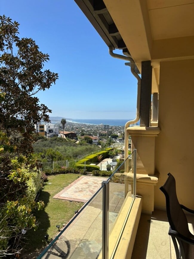 Building Photo - Beautiful 3BD 3.5BA House in La Jolla