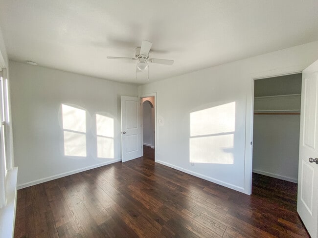 Building Photo - 3509 E 4th St