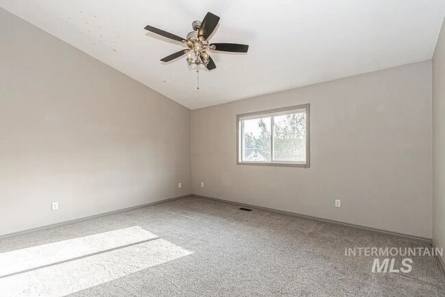 Building Photo - 2221 Frontier Dr