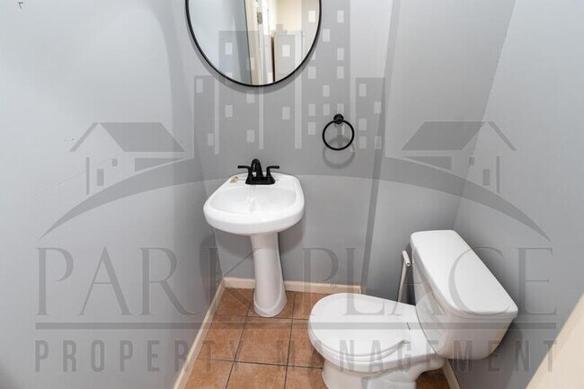 Building Photo - 734 E Morris St