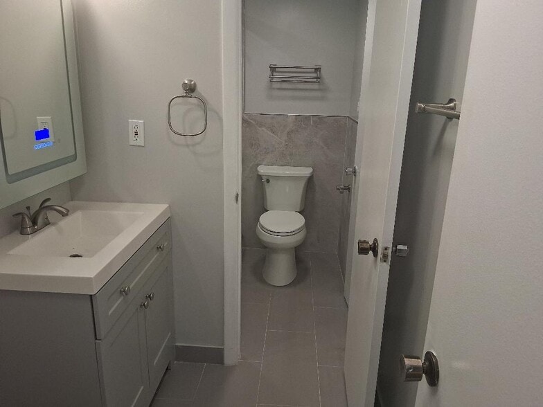 Half Ba - 1000 Saint Charles Pl