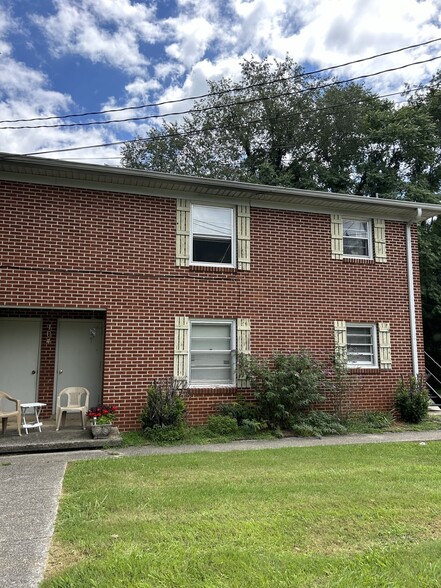 Primary Photo - 104 Greenlawn Dr