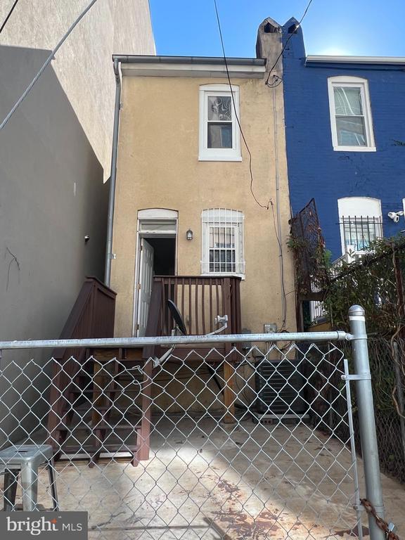 Building Photo - 834 N Washington St