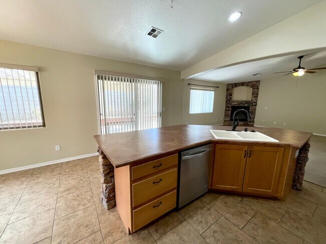 Building Photo - Beautiful 3 Bedroom Home in Cul de Sac!