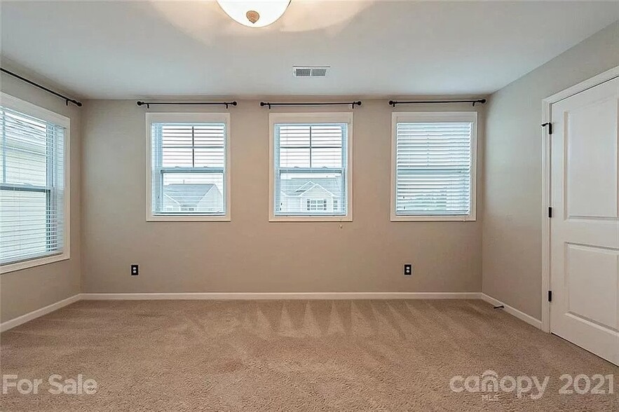 Building Photo - 988 Pennington Dr