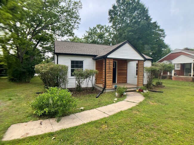 Building Photo - Adorable, Renovated Bungalow with Huge Yard and Deck!