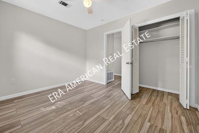 Building Photo - 614 Merioneth Dr NE