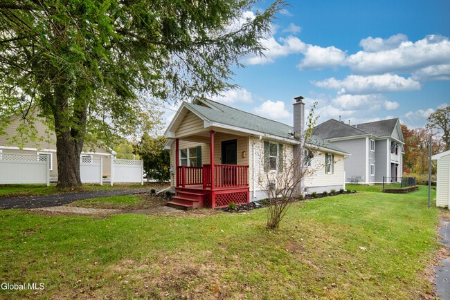 Building Photo - 644 Delaware Ave