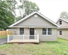 Building Photo - 17 Rockawack Ave