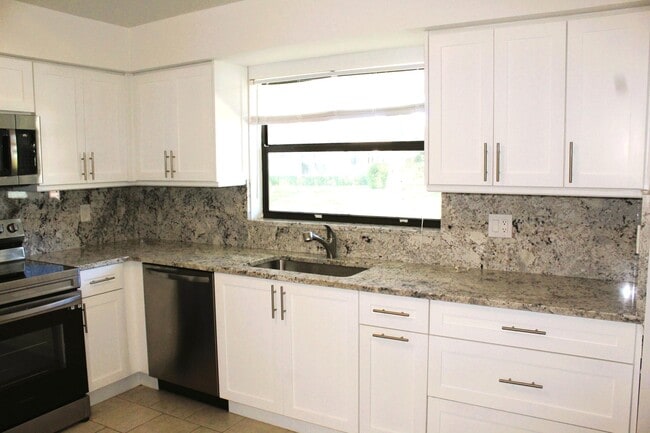 Building Photo - 9910 Orchid Tree Trail