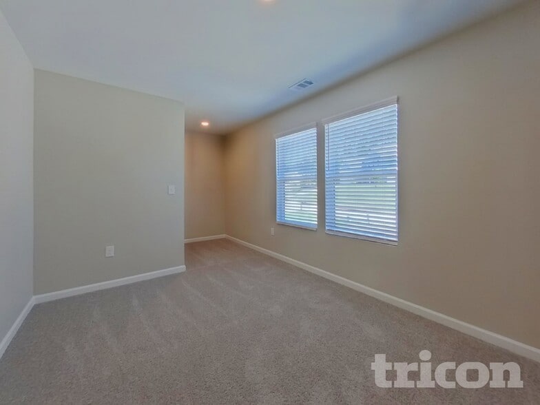 Building Photo - 831 Bryson Lake Cir