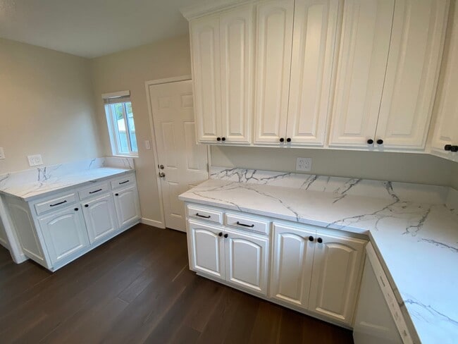 Building Photo - Beautifully Updated Home in the Heart of Central Torrance + Bonus Unit
