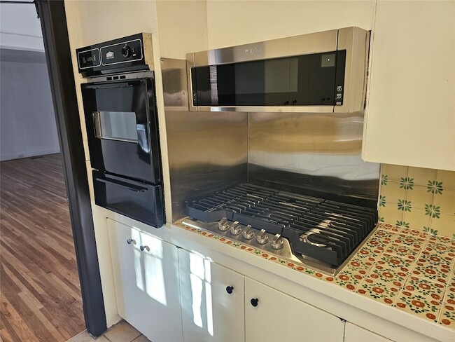 Building Photo - 811 #1 Don Diego Unit 1