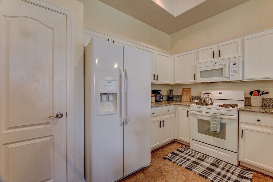 Building Photo - 3351 Indian Shadow St