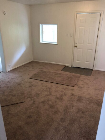 Building Photo - 410 Guyan St