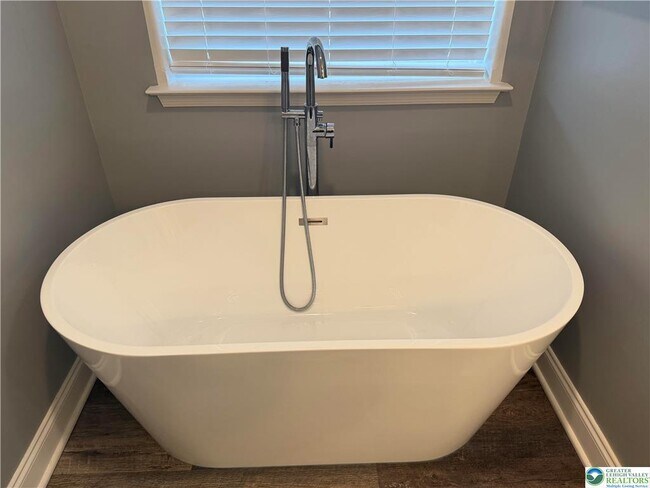 Building Photo - 7109 Hunt Dr