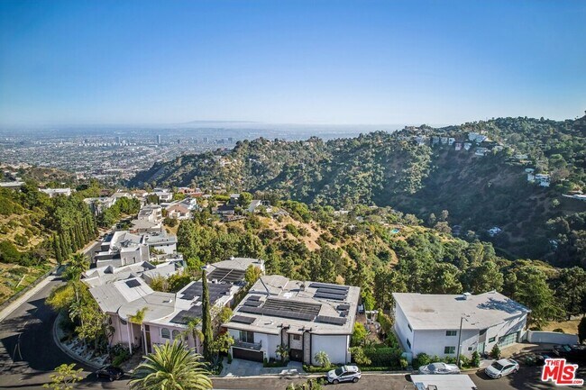 Building Photo - 2411 Mt Olympus Dr