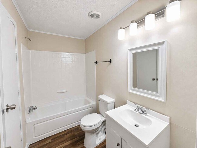 Building Photo - 11919 Kingslake Forest Dr
