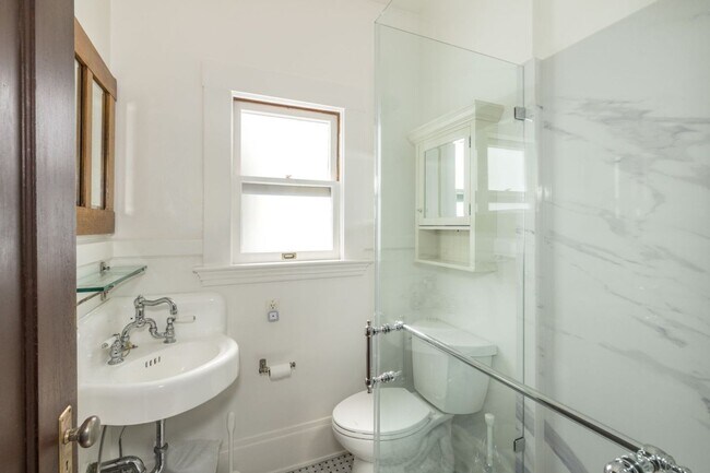Building Photo - Spacious Home w/ Old World Charm, Steps to...